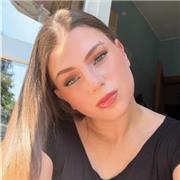 Diplomata presso il liceo delle scienze umane, attualmente studentessa al terzo anno di filosofia